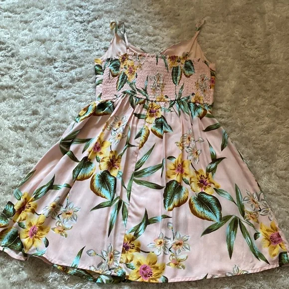 Pink summer dress - Picture 2 of 4